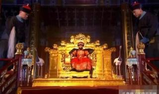 被大臣压在龙椅的皇帝 描写皇帝坐在龙椅上的句子